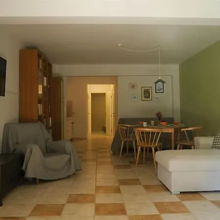 Green Cozy Nest Palaiontsiflikion